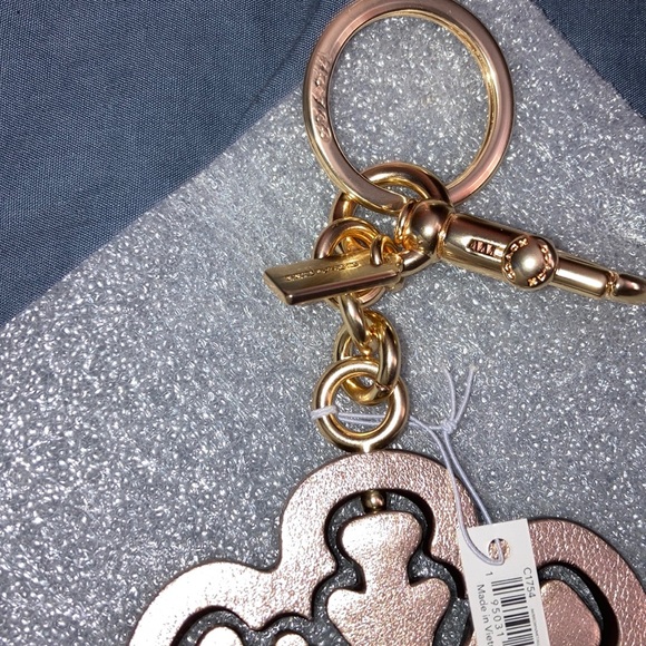 ❄️COACH LEATHER SNOW ❄️ FLAKE❄️ - Picture 7 of 9